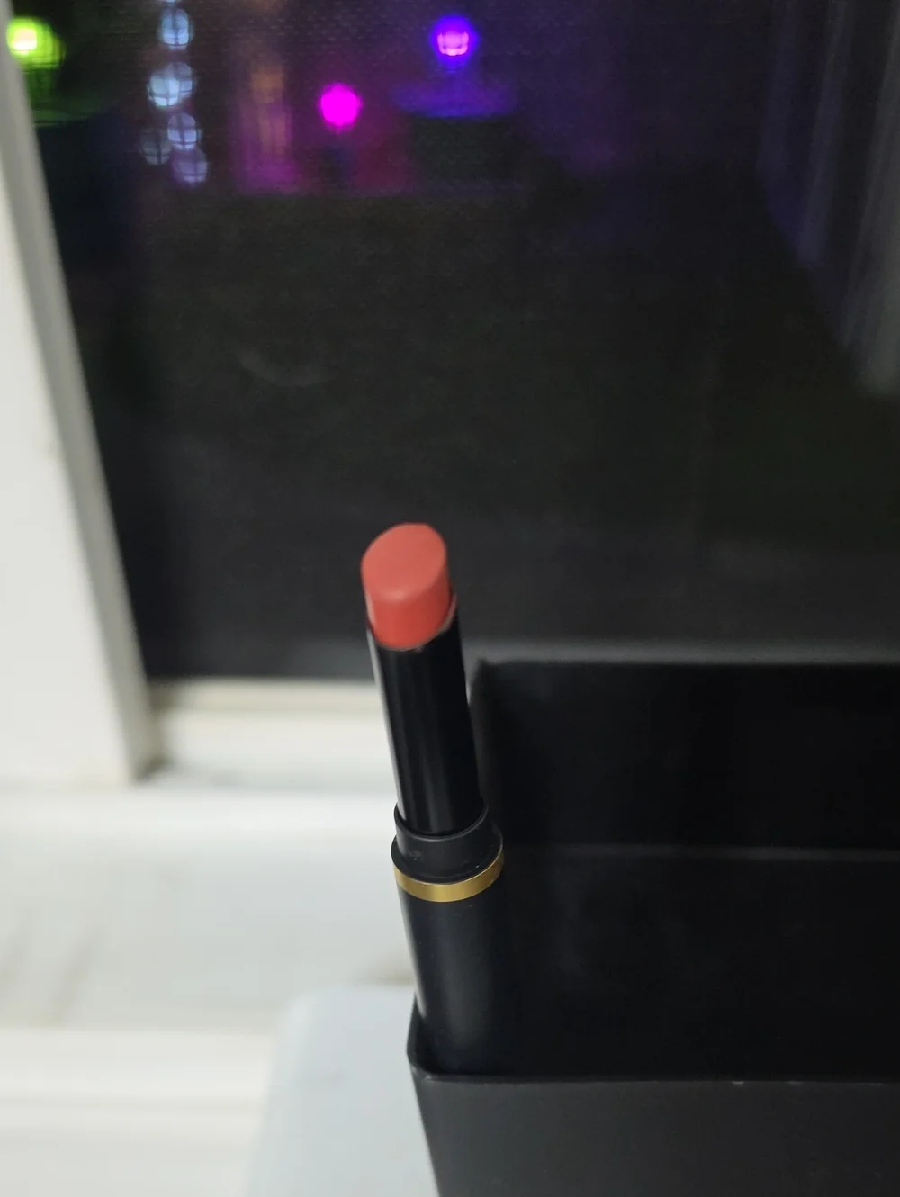 M A C Creamy Lipstick -